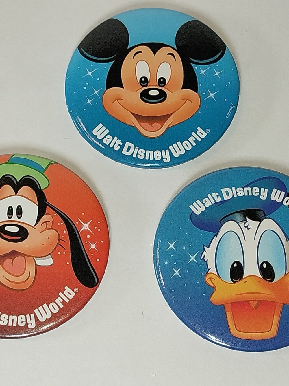Vintag Walt Disney World Mickey Mouse Donald Duck Goofy Pin Back Metal Button 3”
